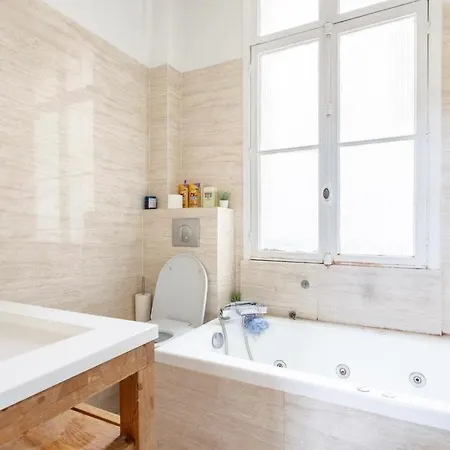 Modern, Spacious Facing The Arc De Triomphe Parigi