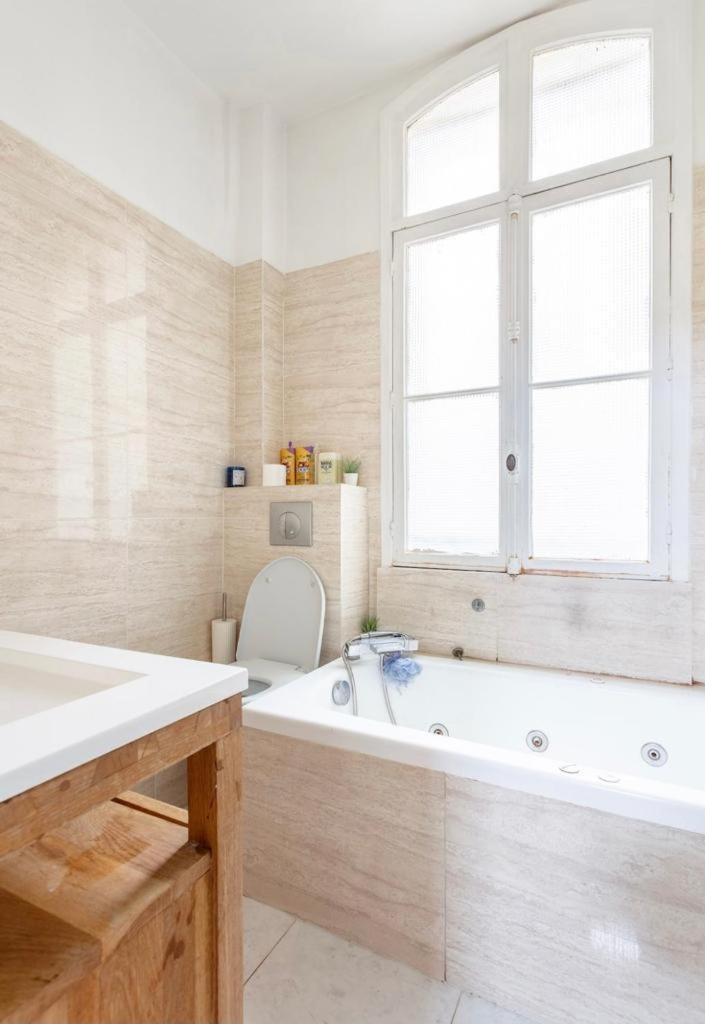 Modern, Spacious Facing The Arc De Triomphe Parigi